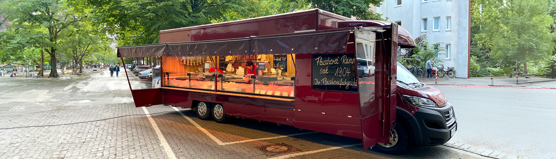 Esselmann Verkaufsfahrzeug für Fleisch und Wurst kaufen – gekühlte Auslage mit Wurstwaren